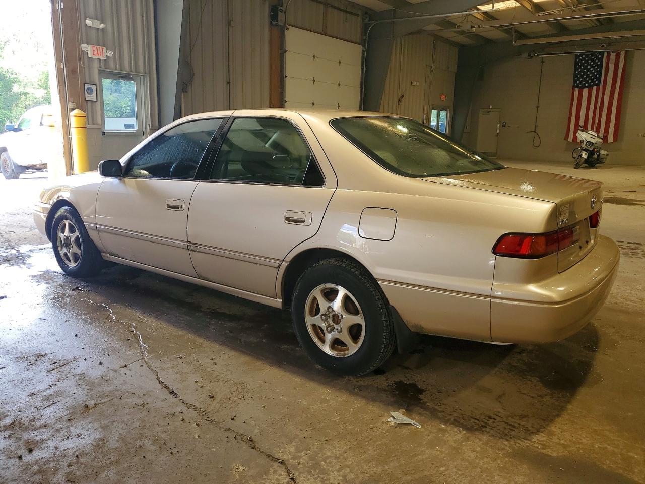 TOYOTA CAMRY 1998 — 3