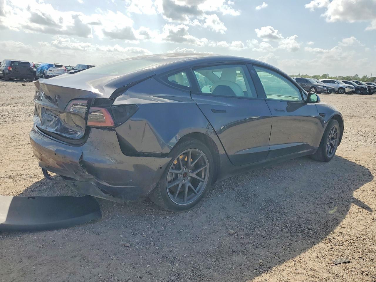 TESLA MODEL 3 2021 — 4