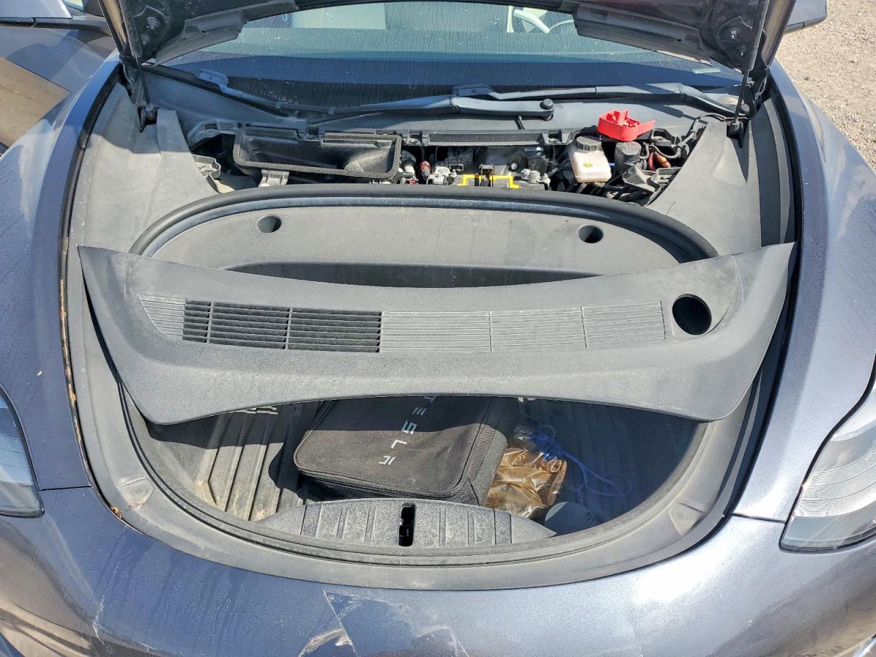 TESLA MODEL 3 2021 — 12