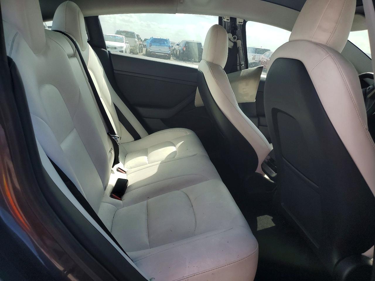 TESLA MODEL 3 2021 — 11