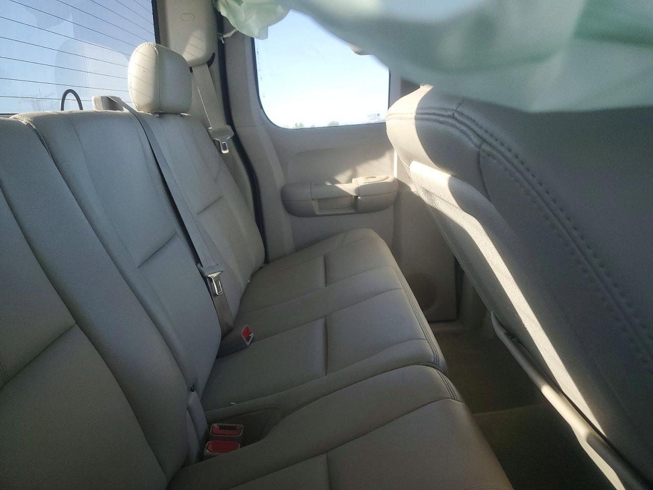 CHEVROLET SILVERADO 2011 — 11