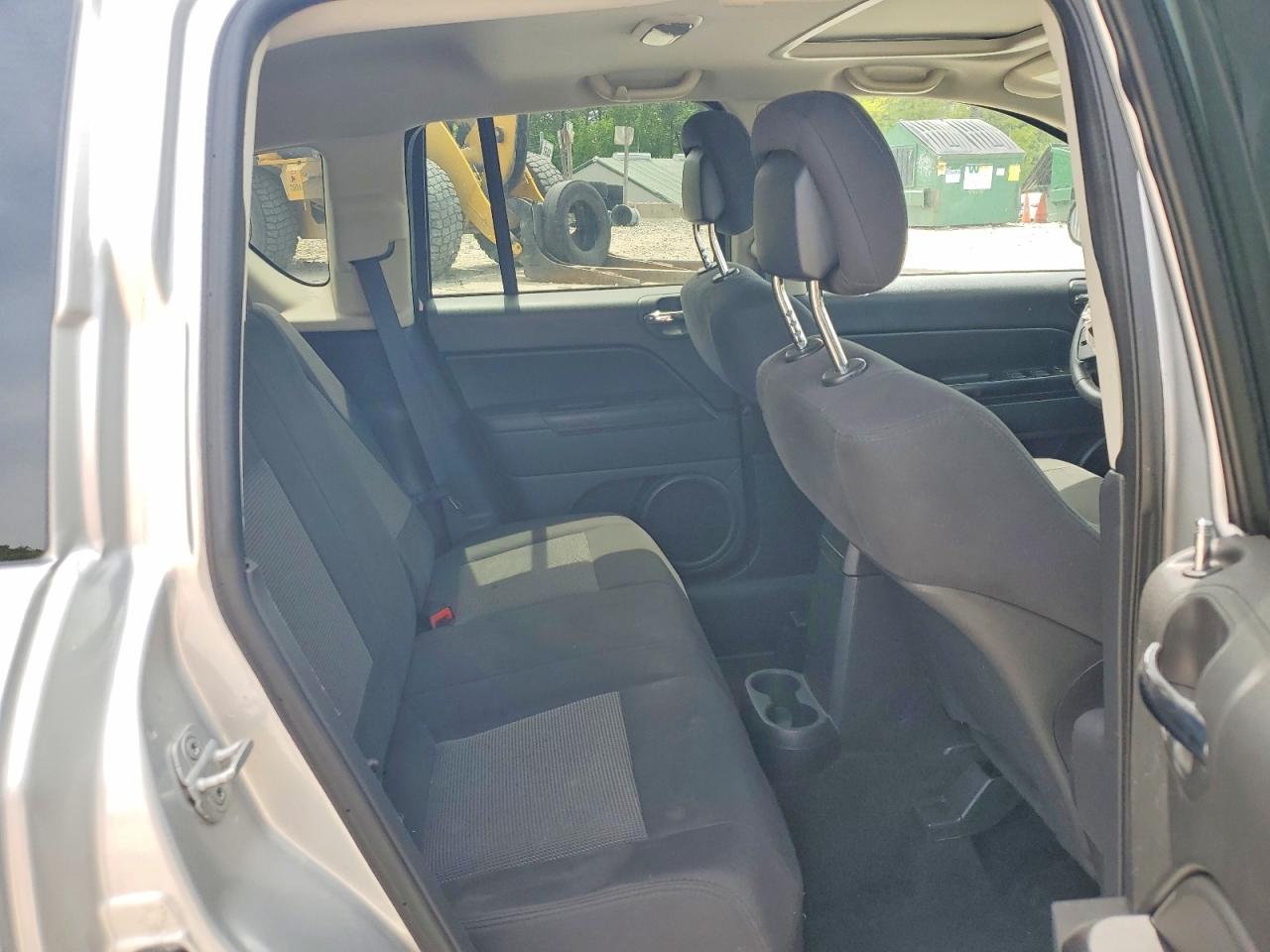 JEEP COMPASS 2011 — 12