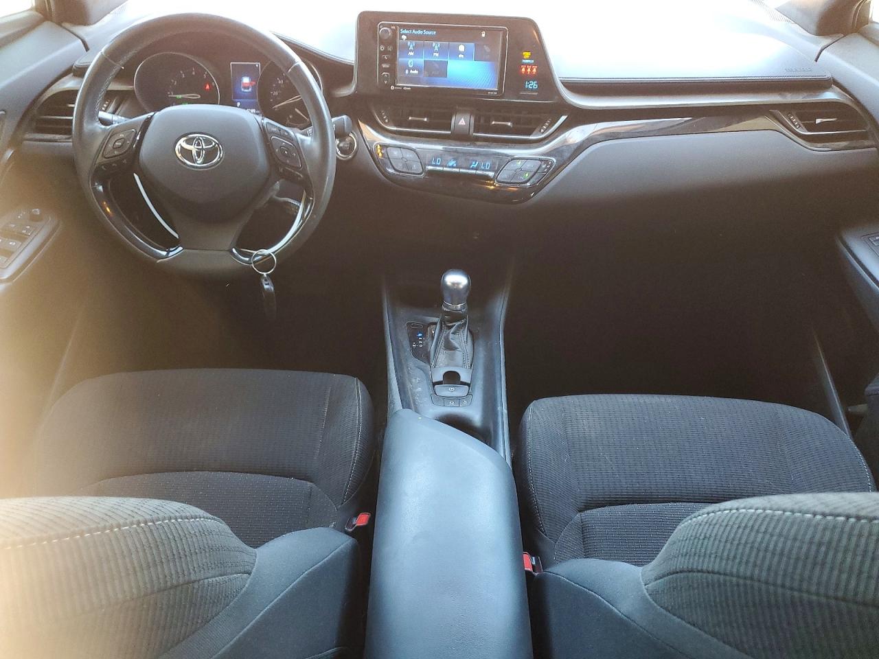 TOYOTA C-HR 2018 — 9
