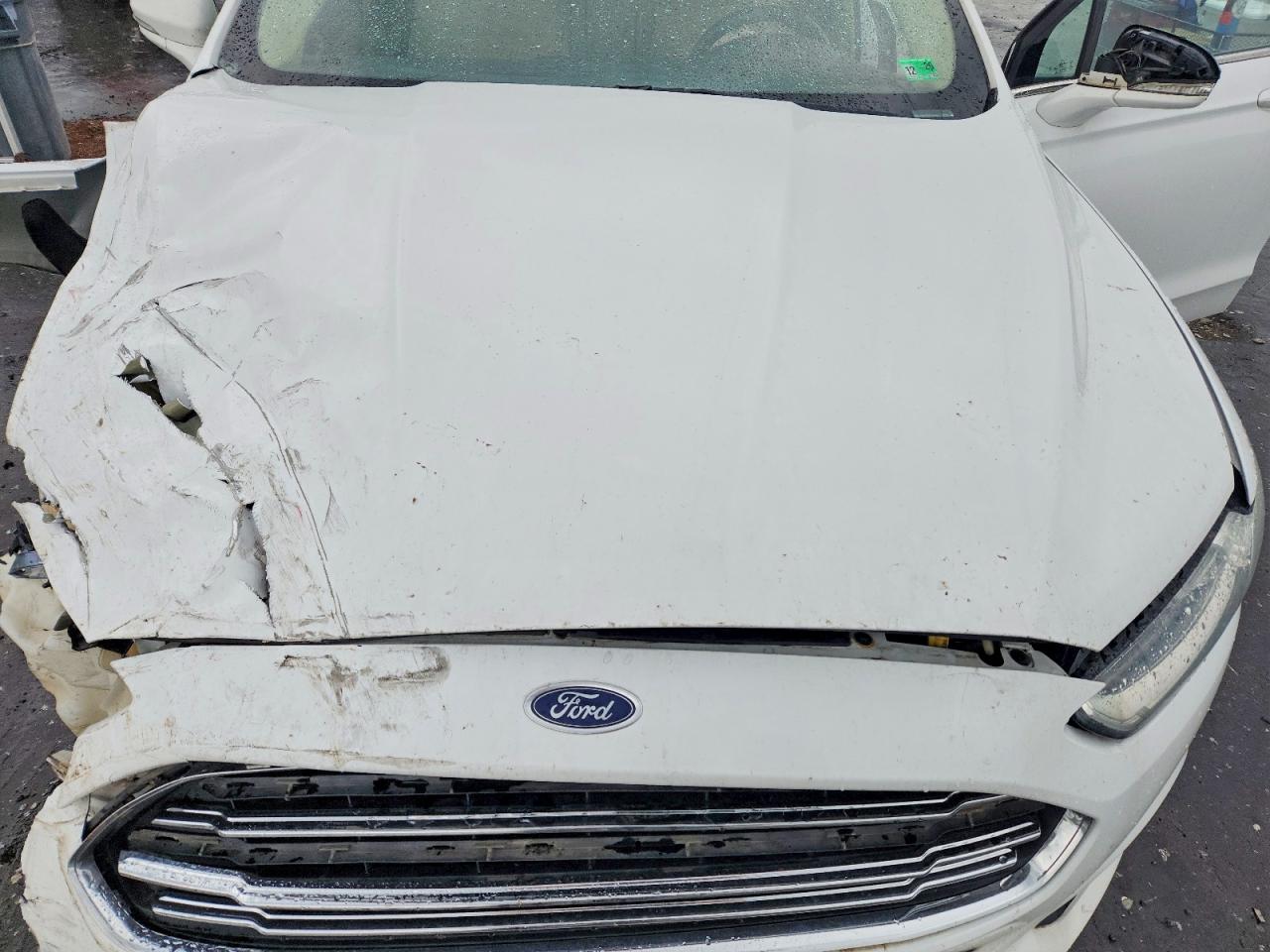 FORD FUSION 2016 — 12