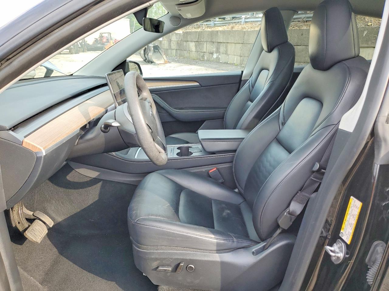TESLA MODEL Y 2024 — 8