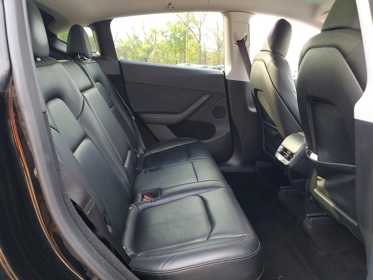 TESLA MODEL Y 2024 — 12