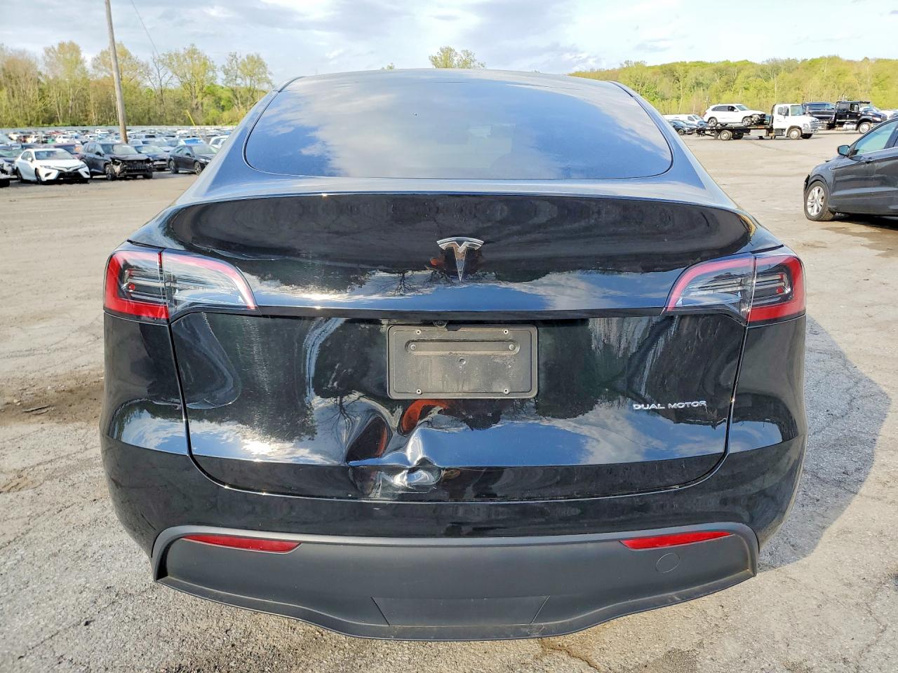 TESLA MODEL Y 2024 — 7