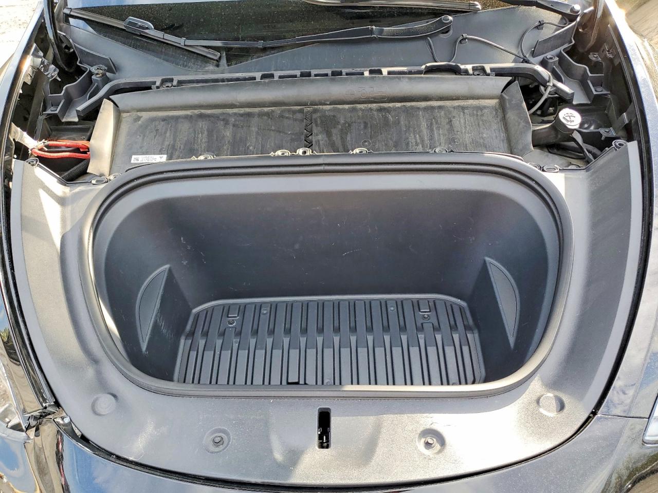 TESLA MODEL Y 2024 — 13