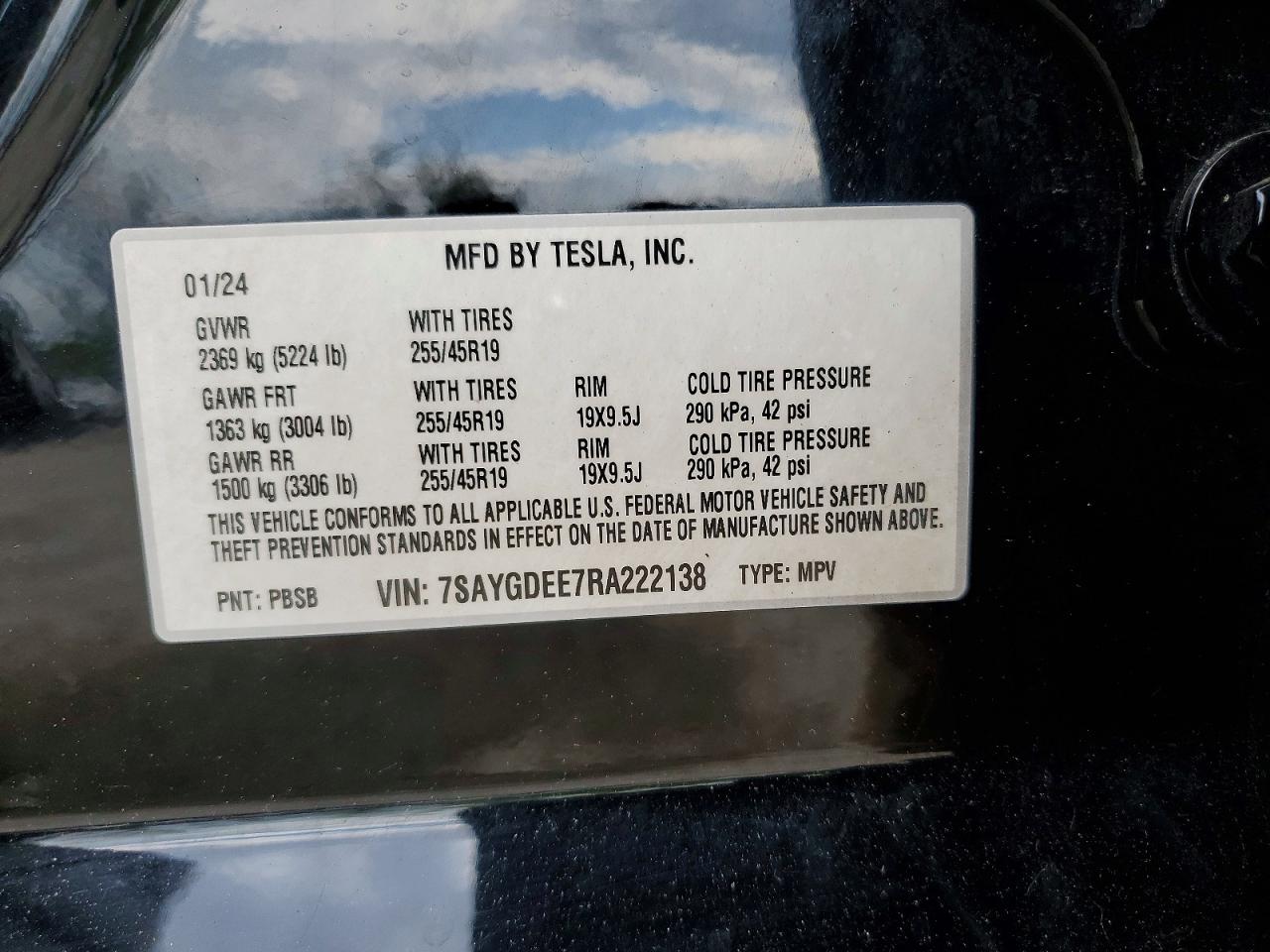 TESLA MODEL Y 2024 — 14