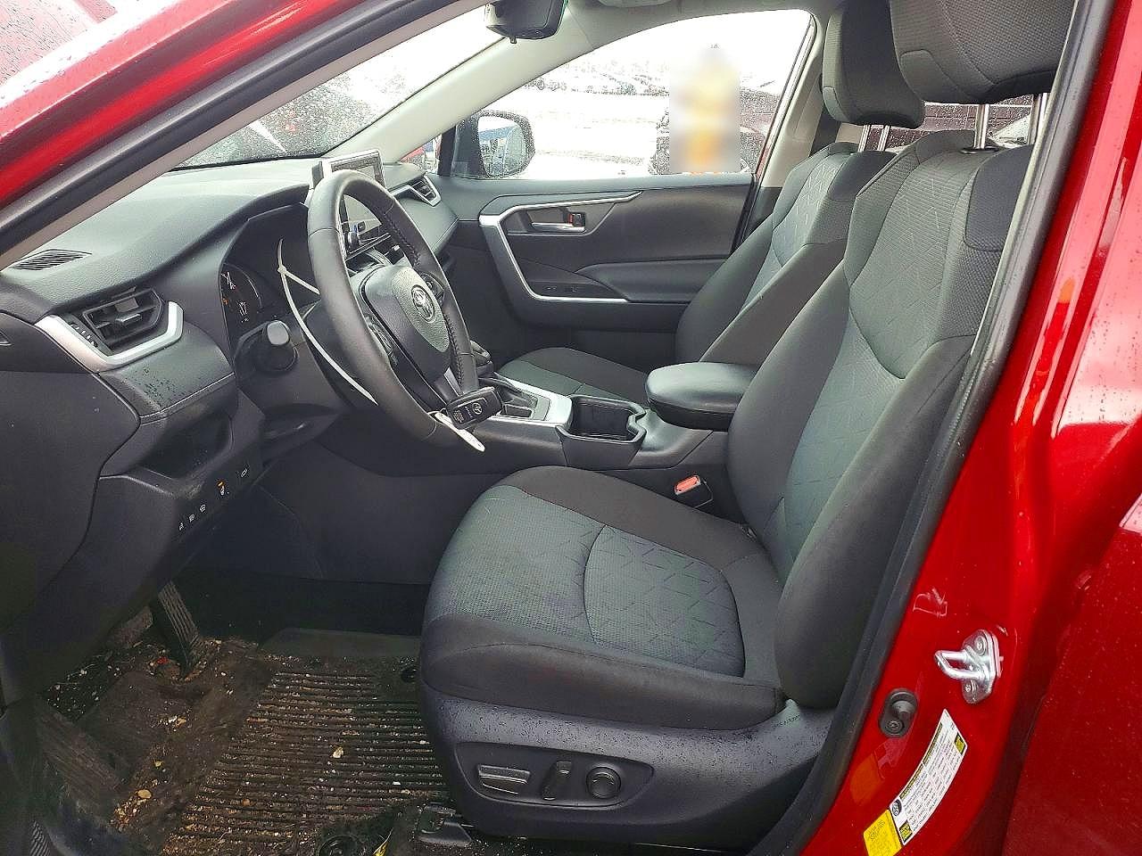TOYOTA RAV4 2025 — 8
