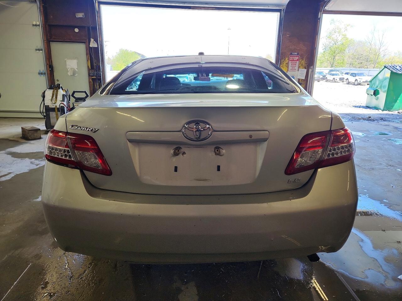 TOYOTA CAMRY 2011 — 7