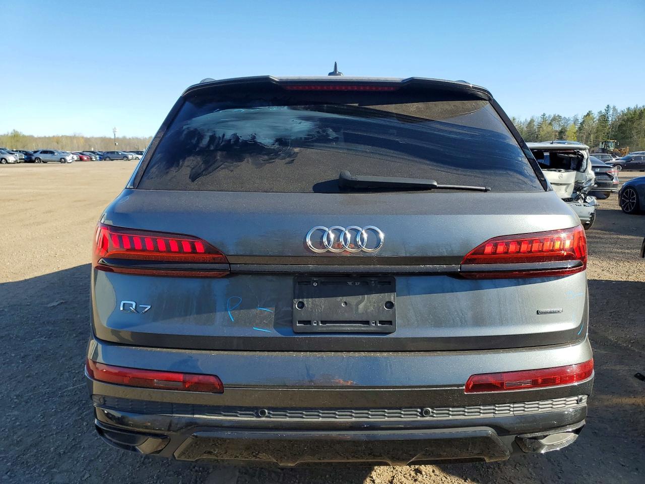 AUDI Q7 2023 — 7