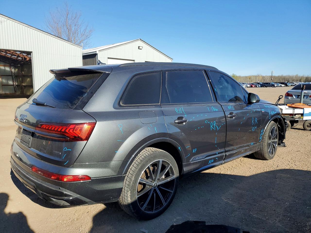 AUDI Q7 2023 — 4