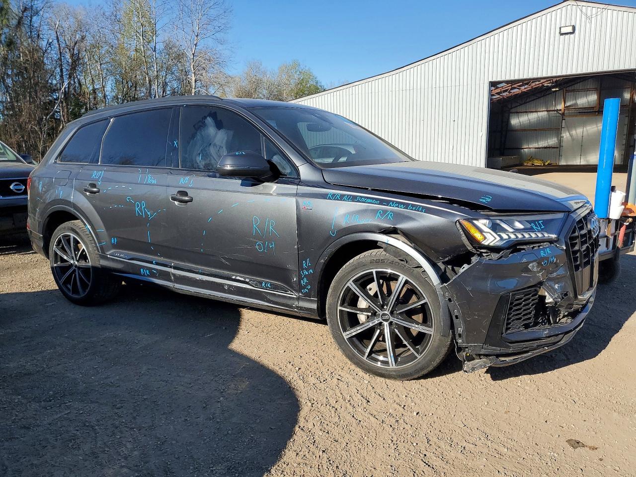 AUDI Q7 2023 — 5