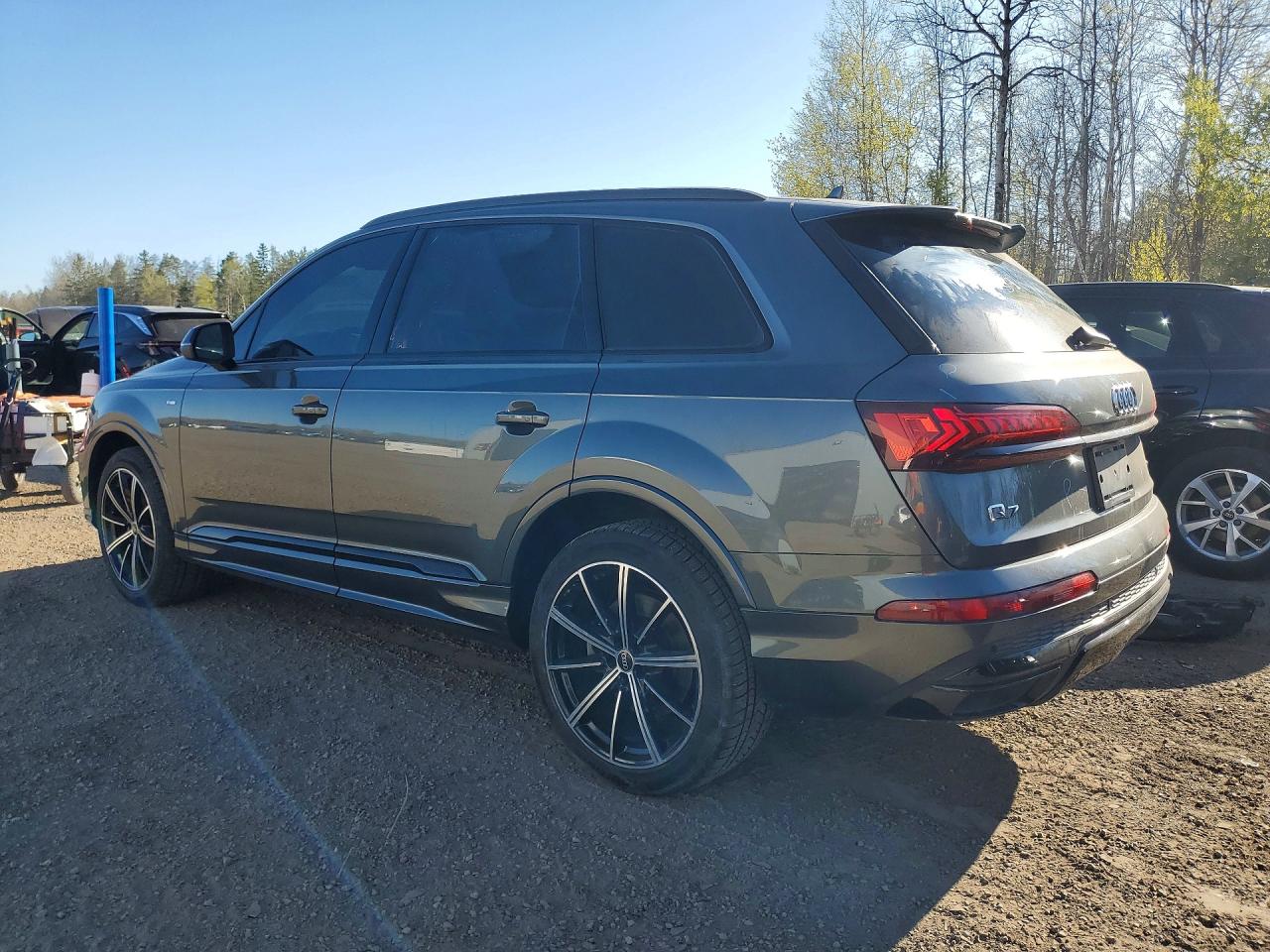 AUDI Q7 2023 — 3