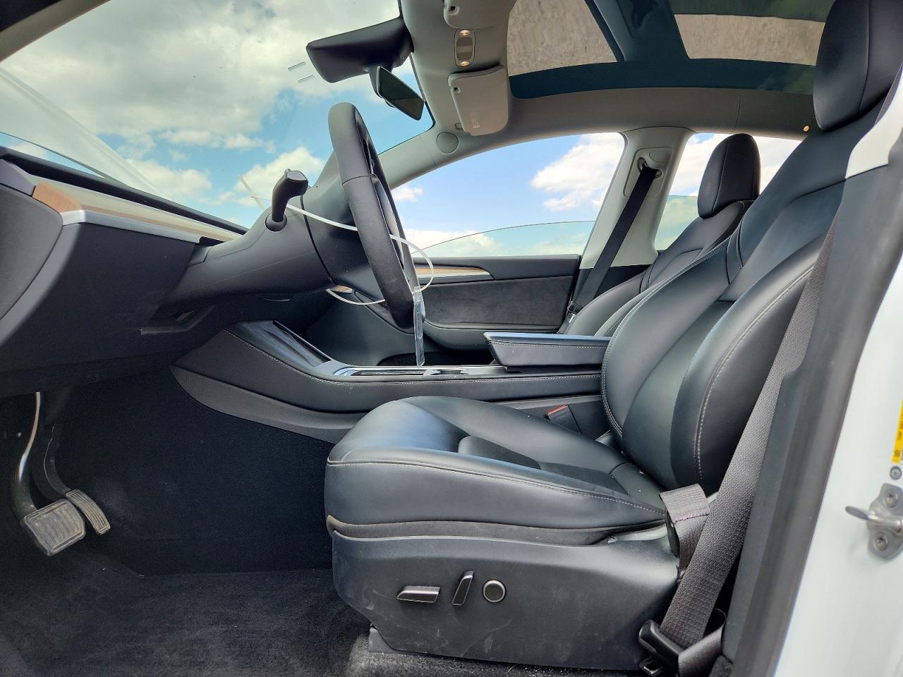 TESLA MODEL Y 2023 — 8