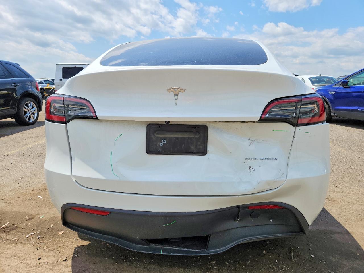 TESLA MODEL Y 2023 — 7