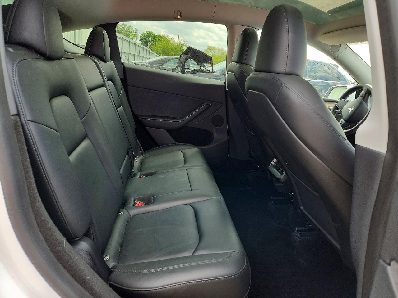 TESLA MODEL Y 2023 — 11