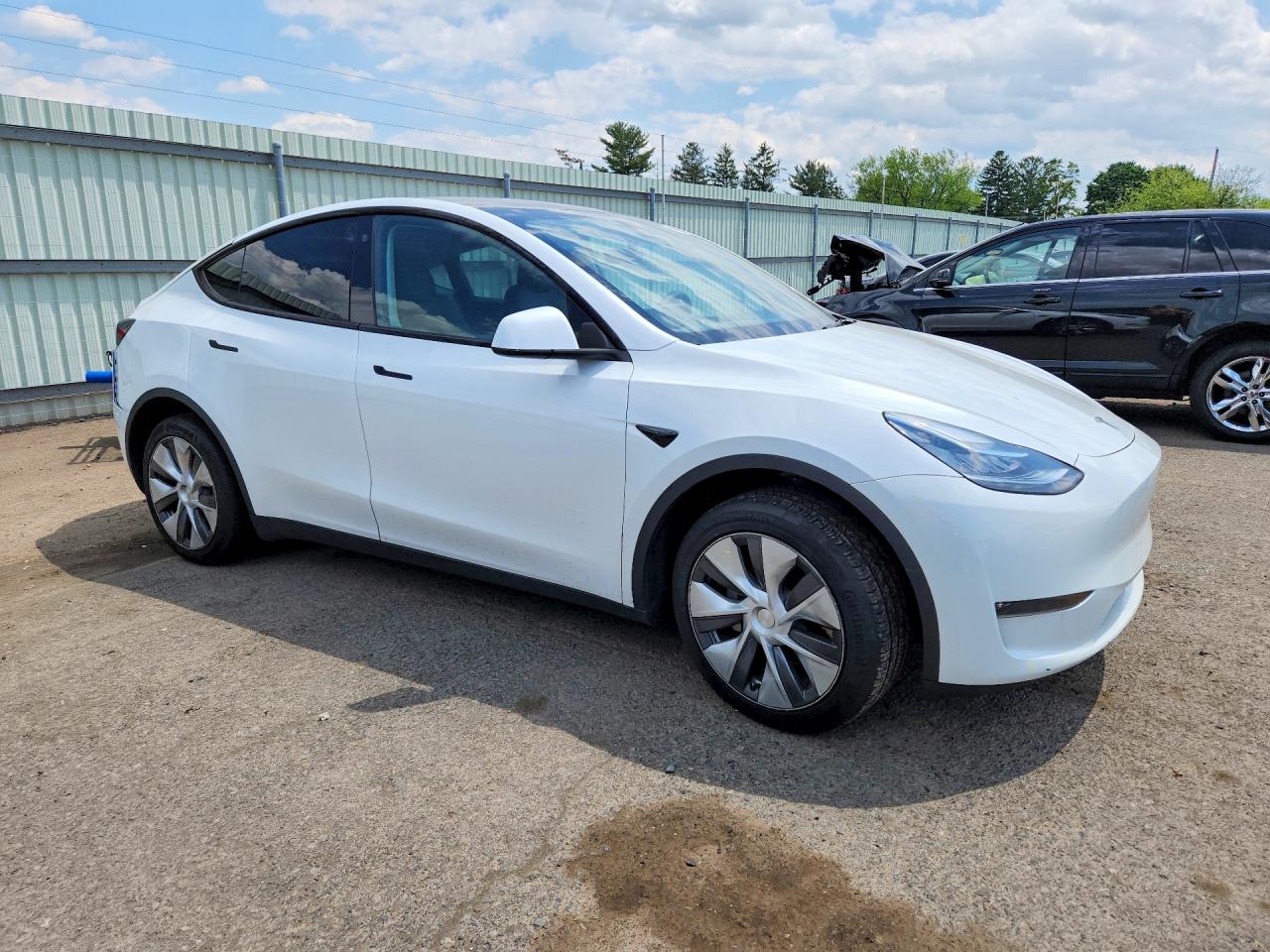 TESLA MODEL Y 2023 — 5