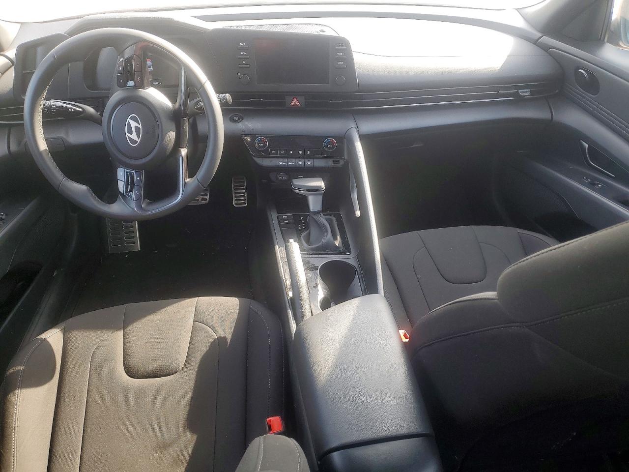 HYUNDAI ELANTRA 2025 — 9