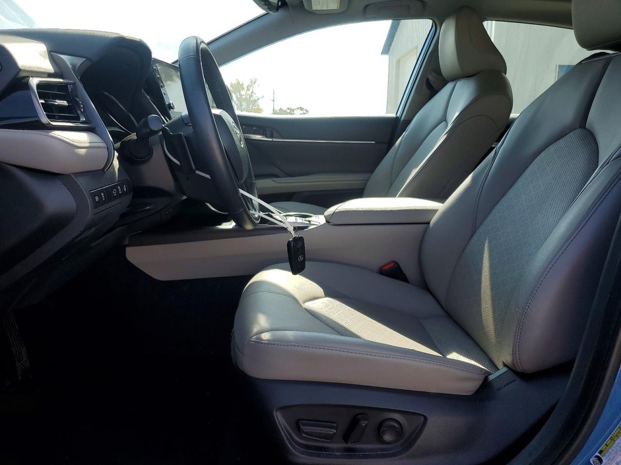 TOYOTA CAMRY 2023 — 8