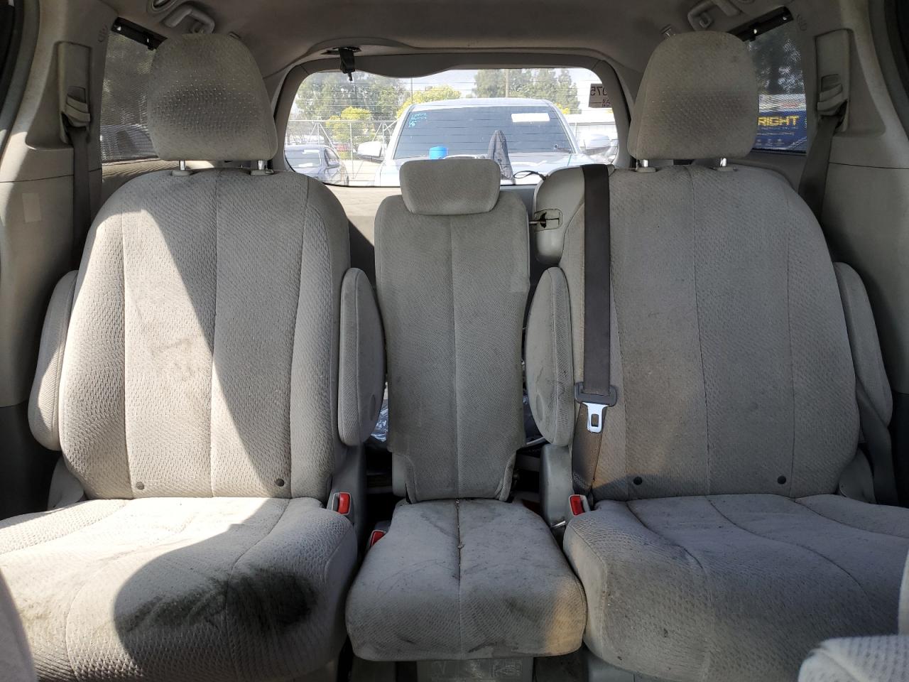 TOYOTA SIENNA 2011 — 11