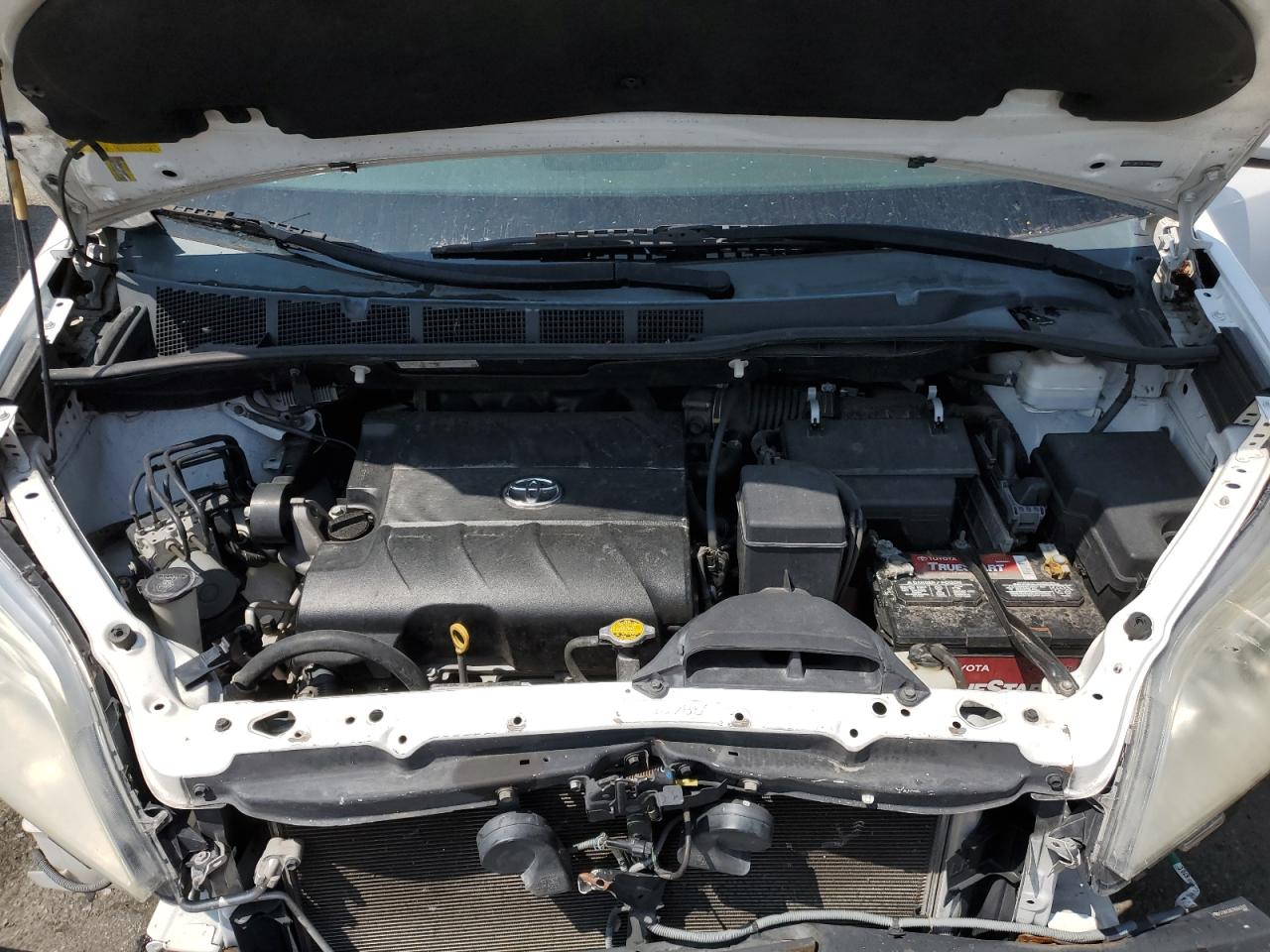 TOYOTA SIENNA 2011 — 13