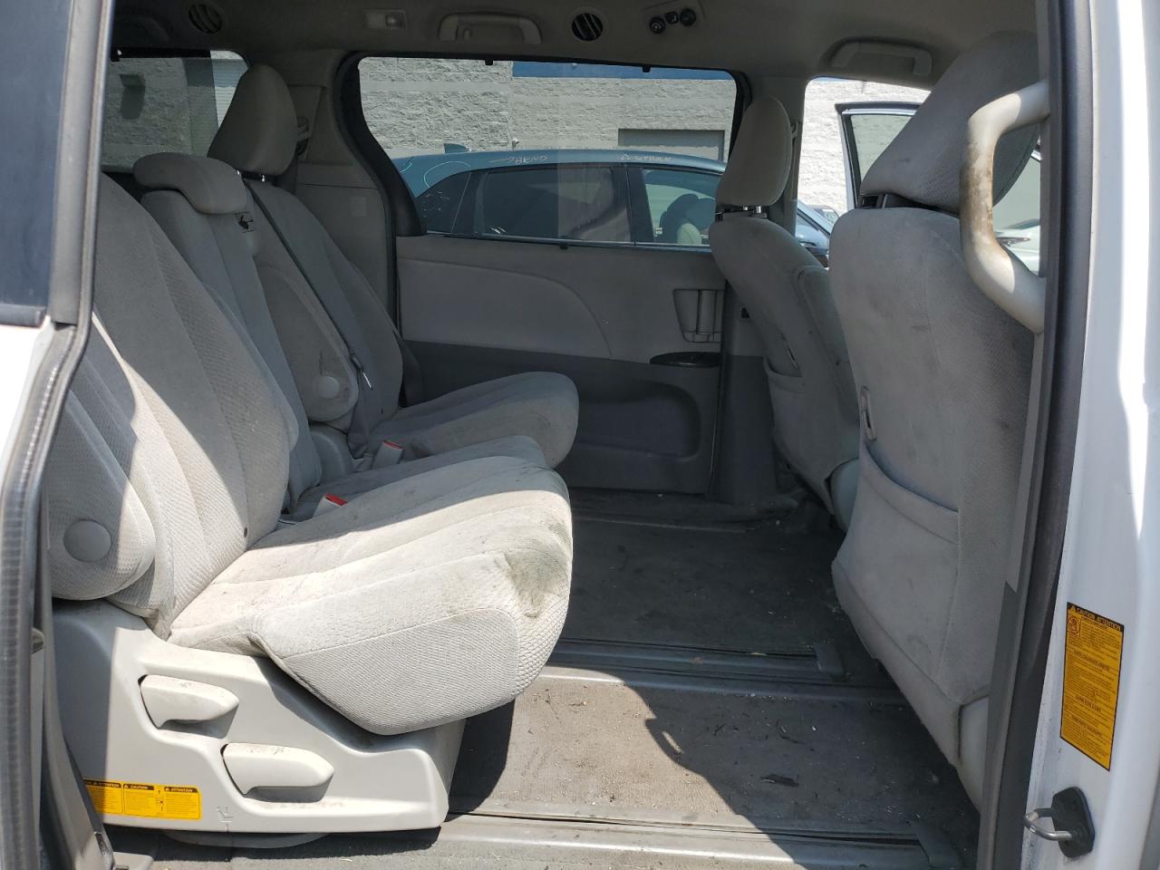 TOYOTA SIENNA 2011 — 12