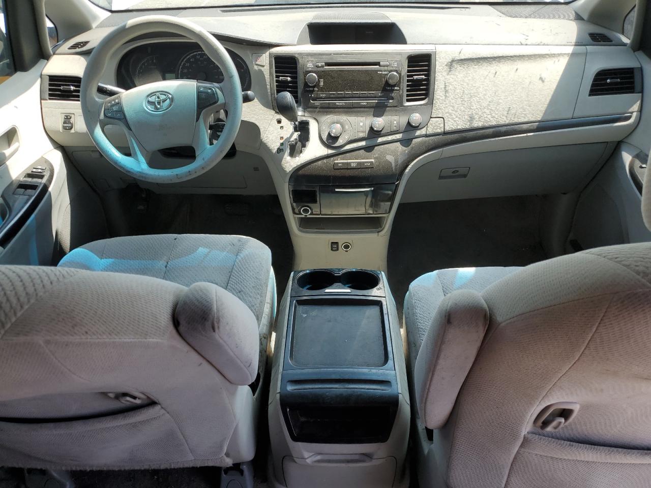 TOYOTA SIENNA 2011 — 9