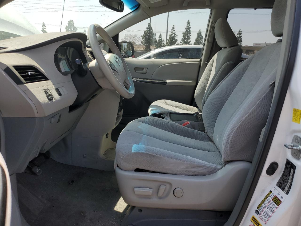 TOYOTA SIENNA 2011 — 8