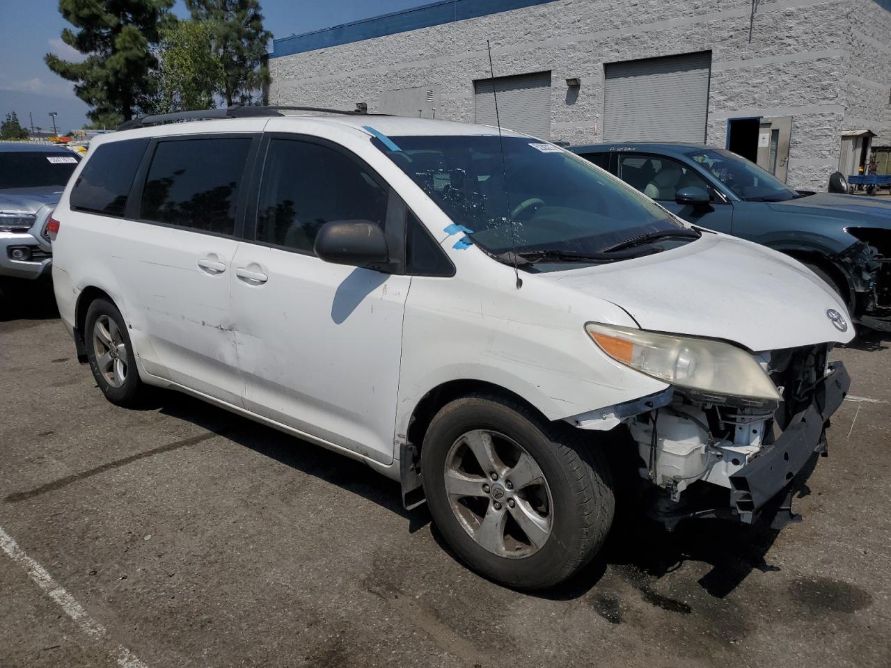 TOYOTA SIENNA 2011 — 5