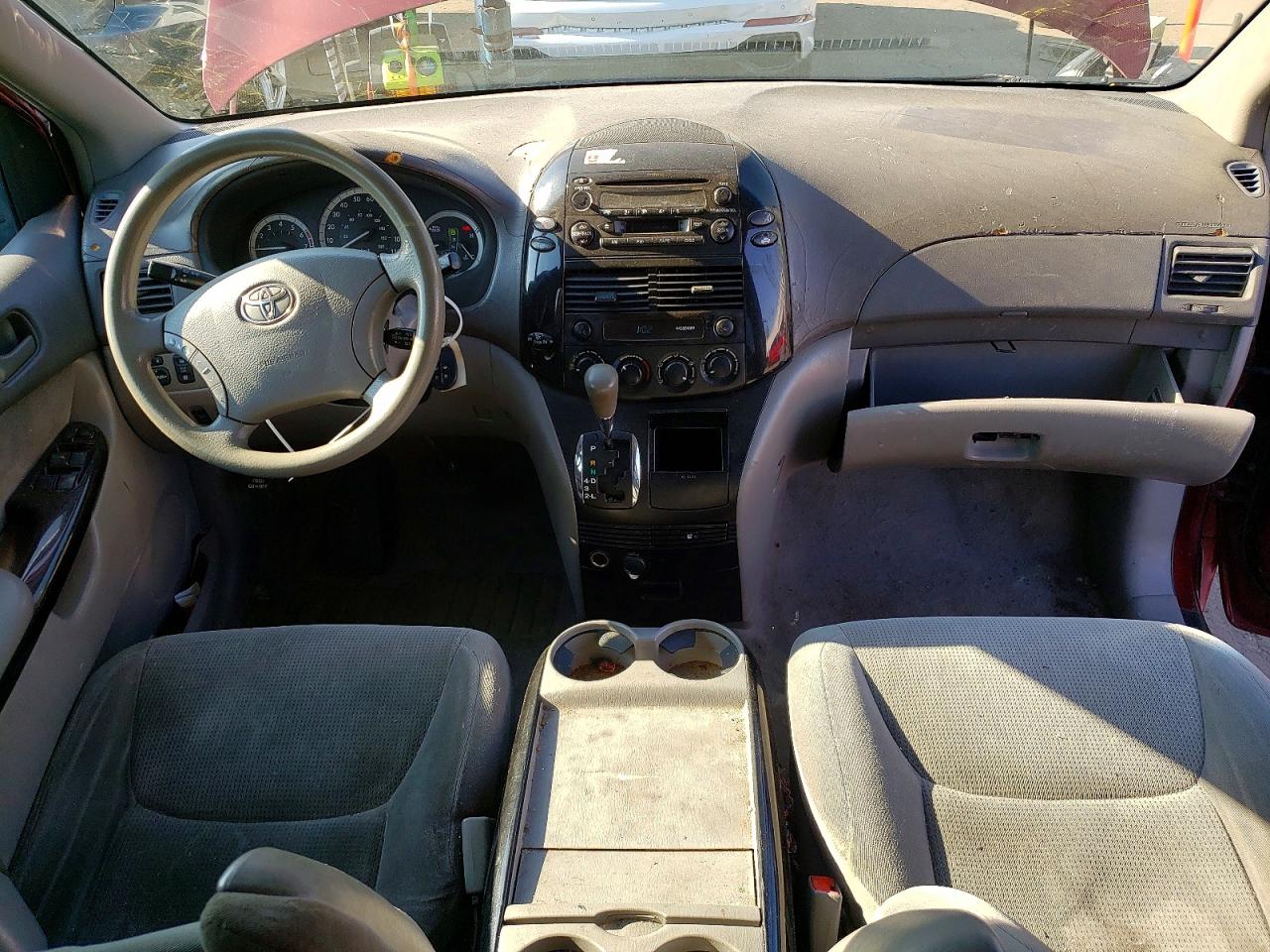 TOYOTA SIENNA 2004 — 9