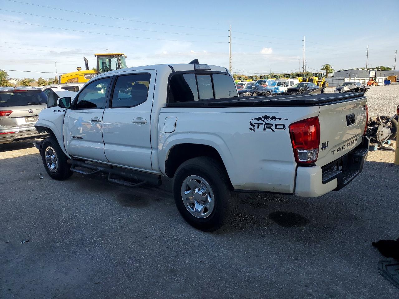 TOYOTA TACOMA 2017 — 3