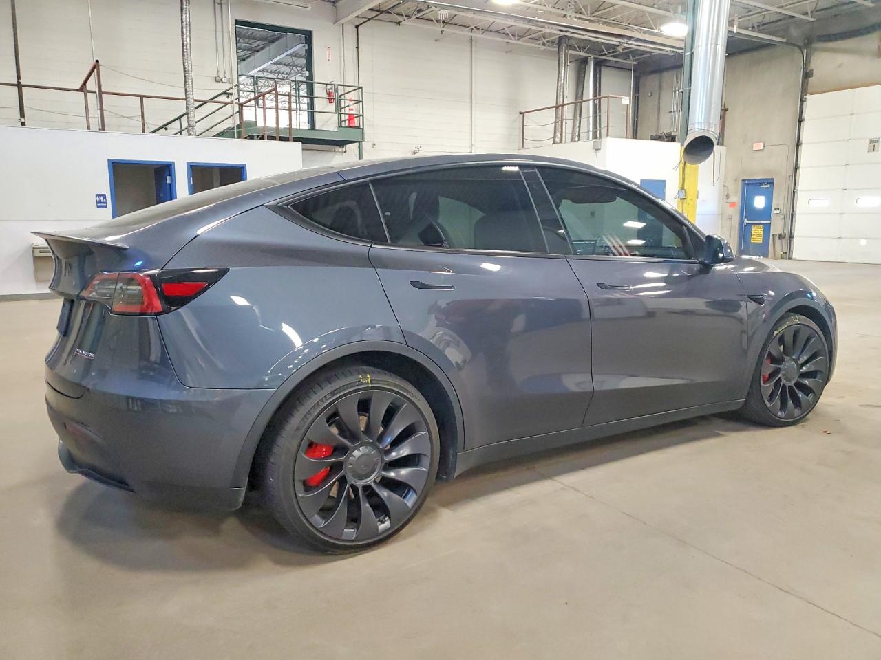TESLA MODEL Y 2022 — 4