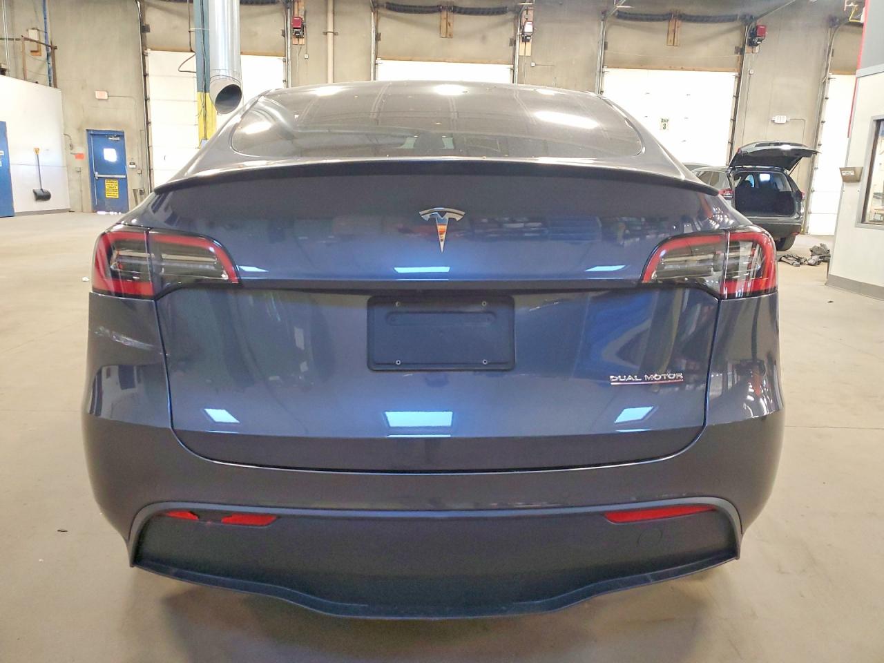TESLA MODEL Y 2022 — 7