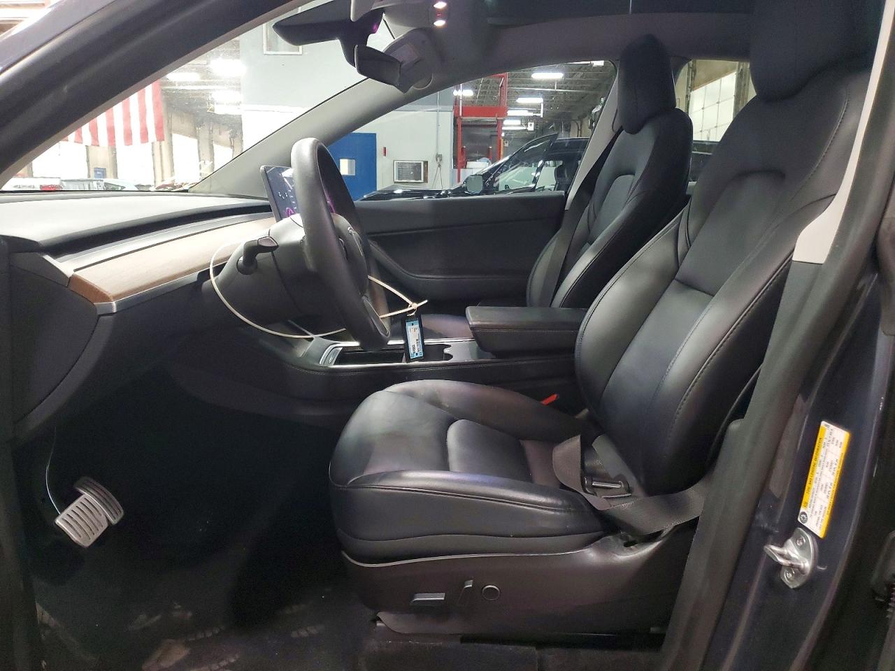 TESLA MODEL Y 2022 — 8