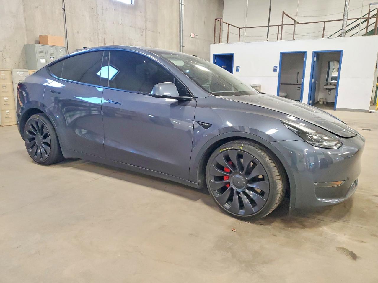 TESLA MODEL Y 2022 — 5