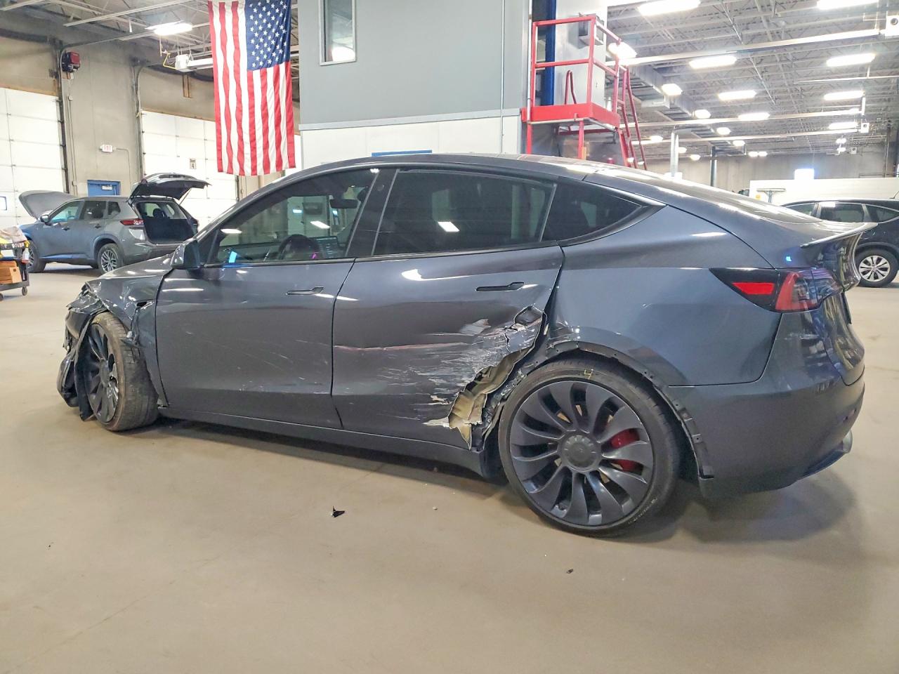 TESLA MODEL Y 2022 — 3