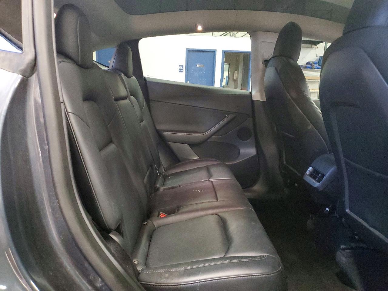 TESLA MODEL Y 2022 — 11