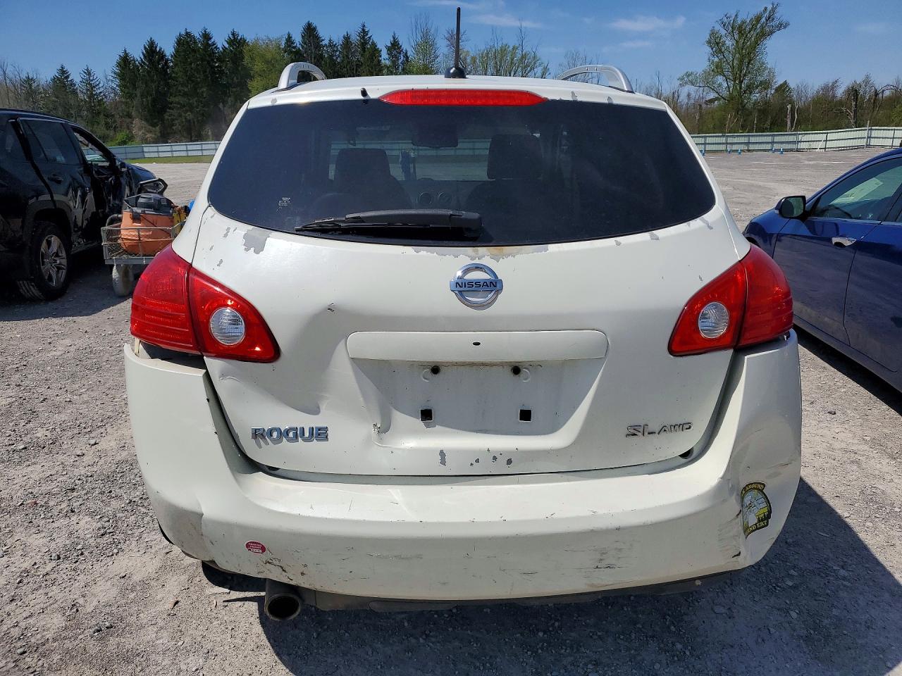 NISSAN ROGUE 2010 — 7
