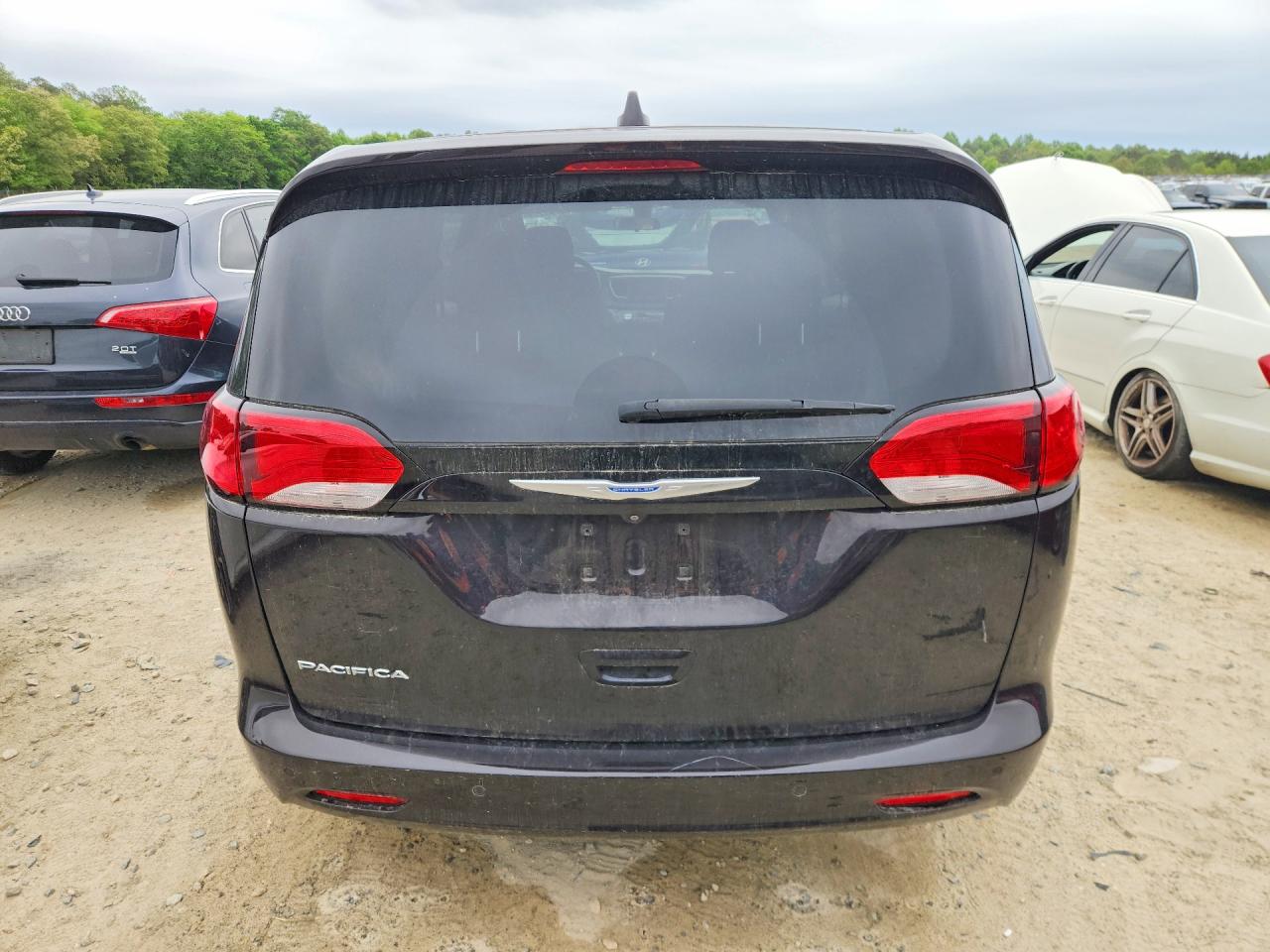 CHRYSLER PACIFICA 2018 — 7