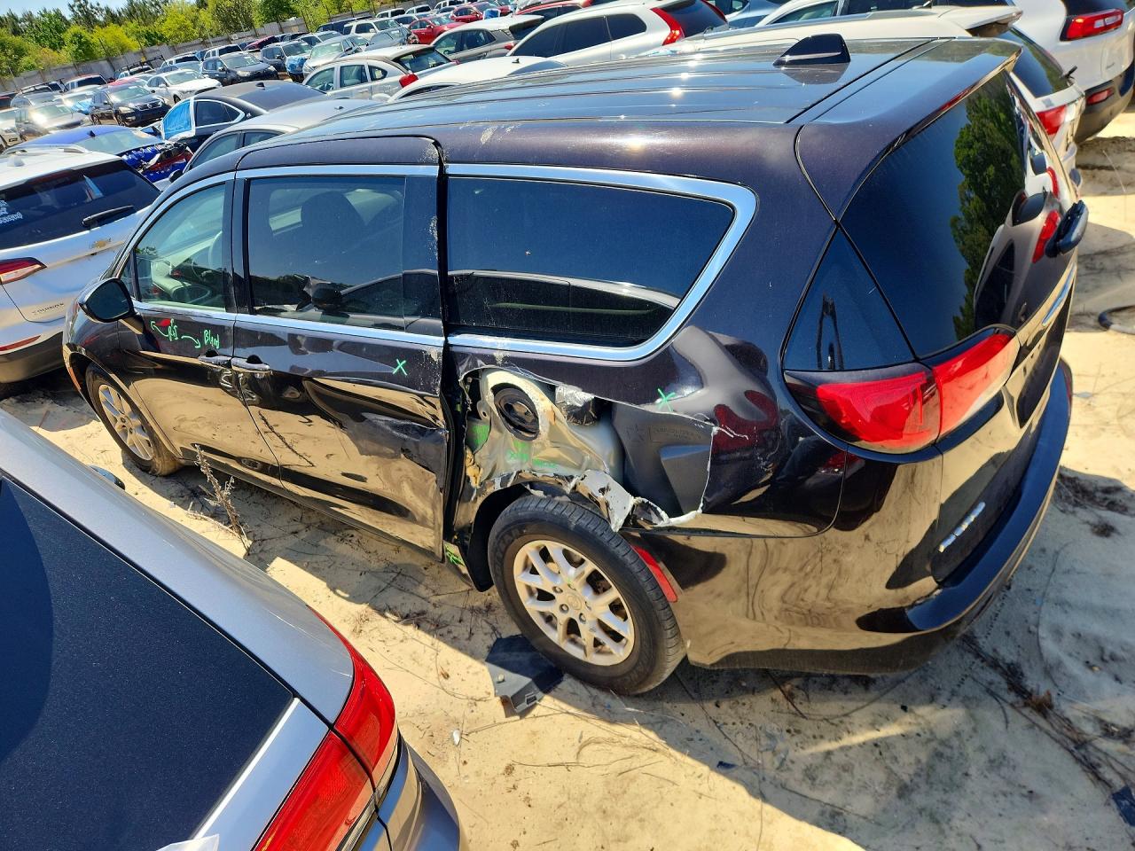 CHRYSLER PACIFICA 2018 — 3