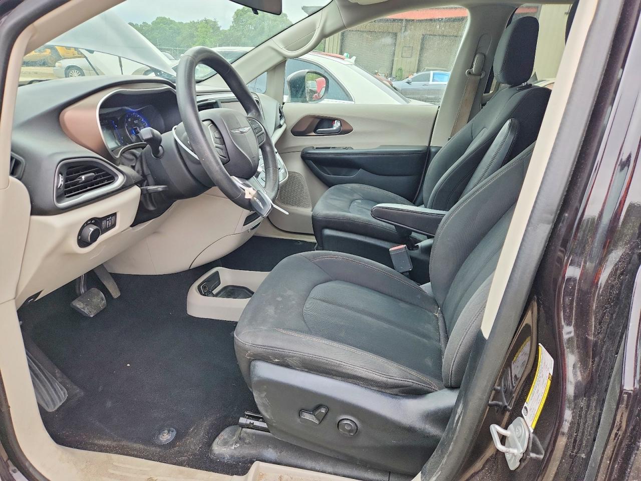 CHRYSLER PACIFICA 2018 — 8