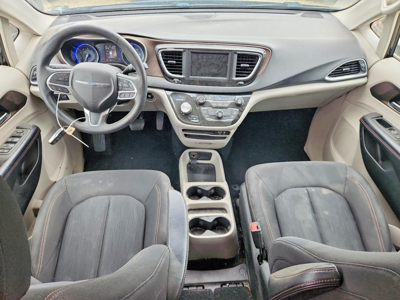 CHRYSLER PACIFICA 2018 — 9