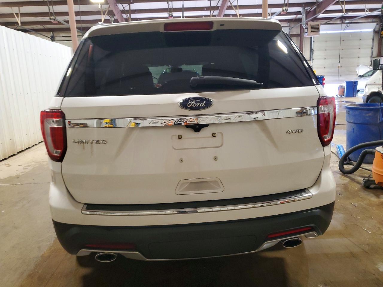 FORD EXPLORER 2018 — 7