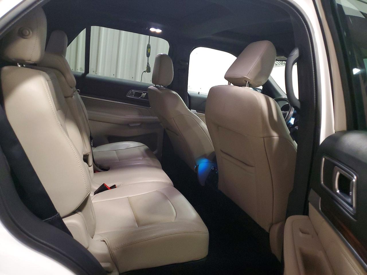 FORD EXPLORER 2018 — 12