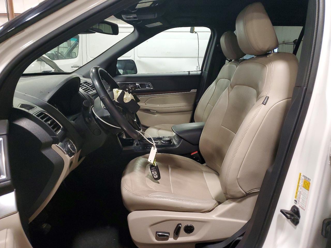 FORD EXPLORER 2018 — 8