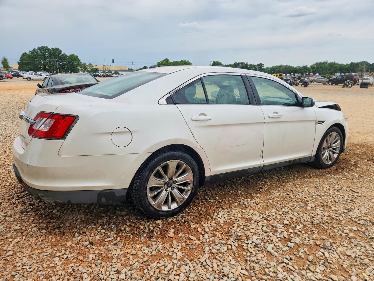 FORD TAURUS 2011 — 4