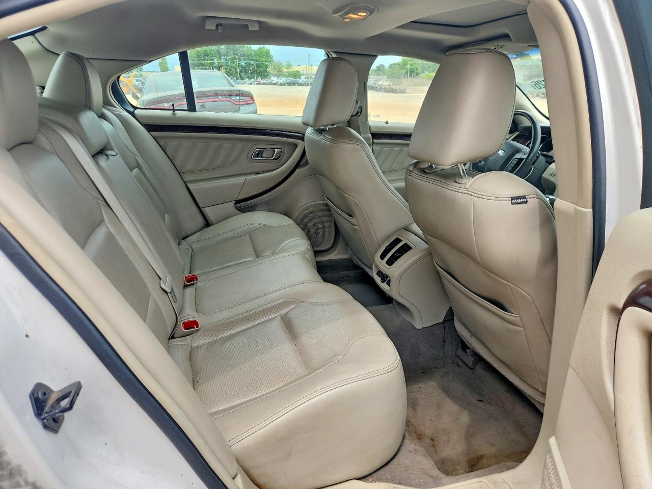 FORD TAURUS 2011 — 11