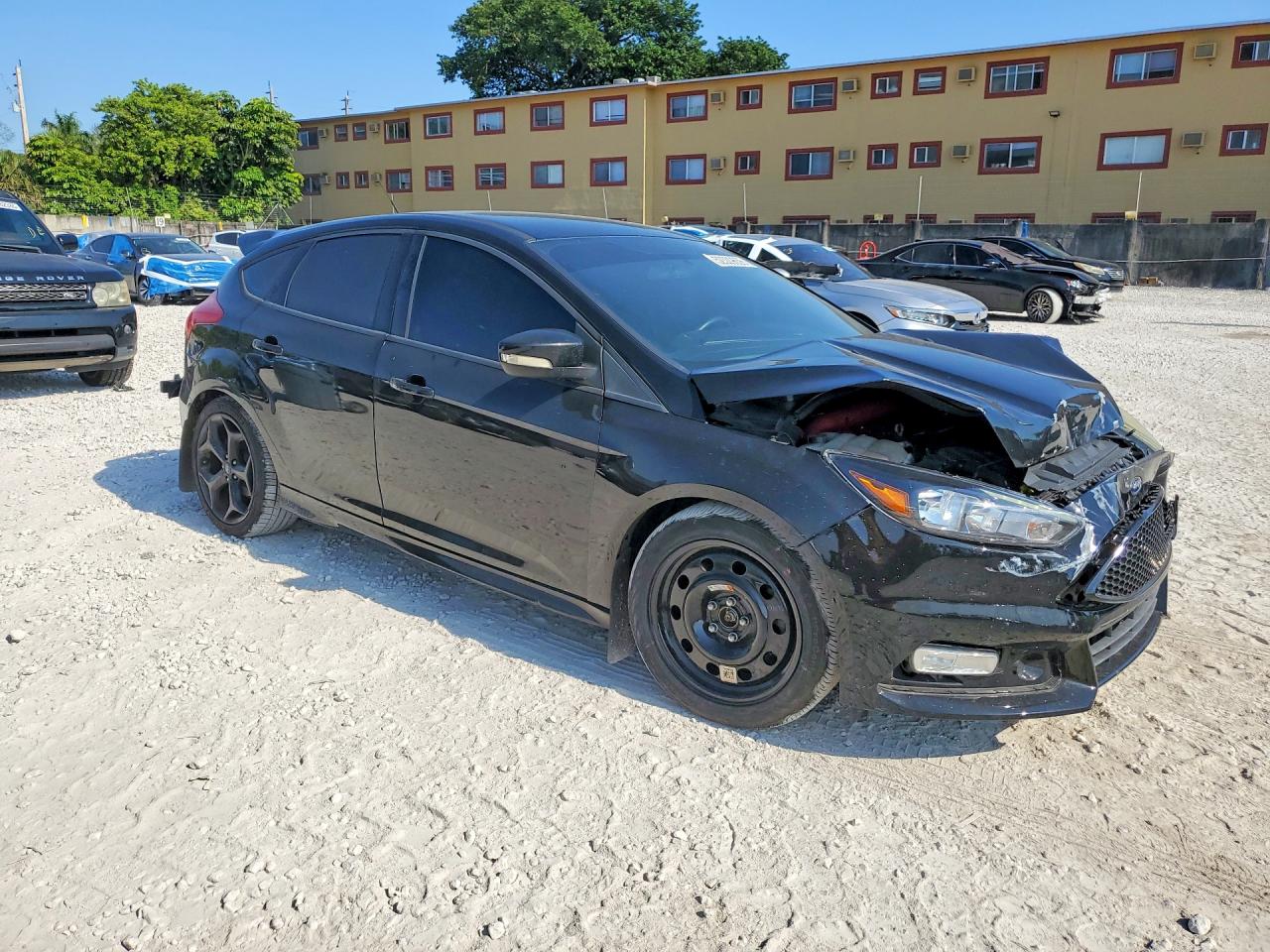 FORD FOCUS 2017 — 5